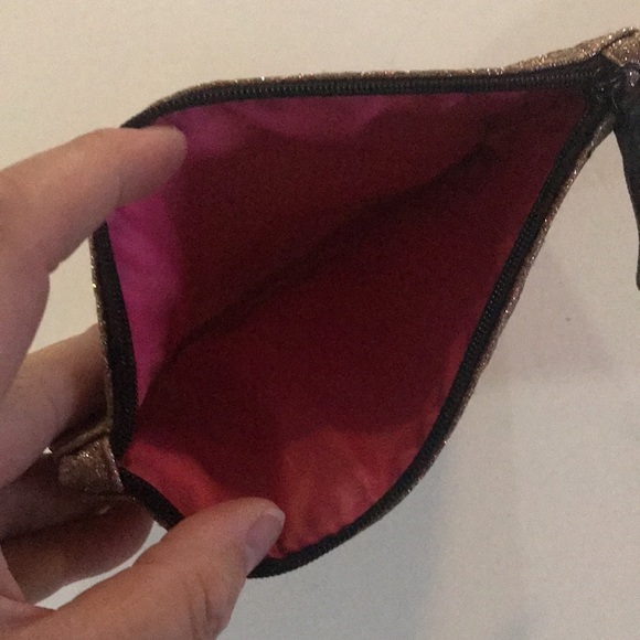 Ipsy Sparkle zipper bag - white mark from tag on tassel see pictures - Picture 5 of 6